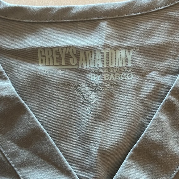 *SET* Greys Anatomy by Barco Scrub Top and Bottom - Picture 8 of 9